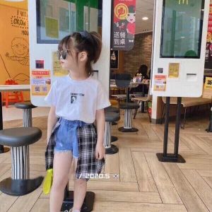 Bộ jean áo thun trắng bé gái