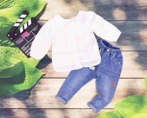 áo sơ mi trắng bé gái