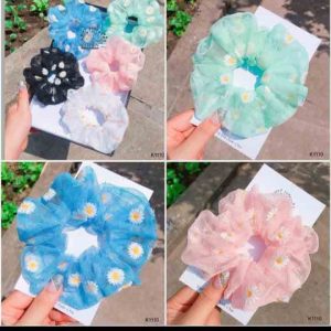 buộc tóc bé gái